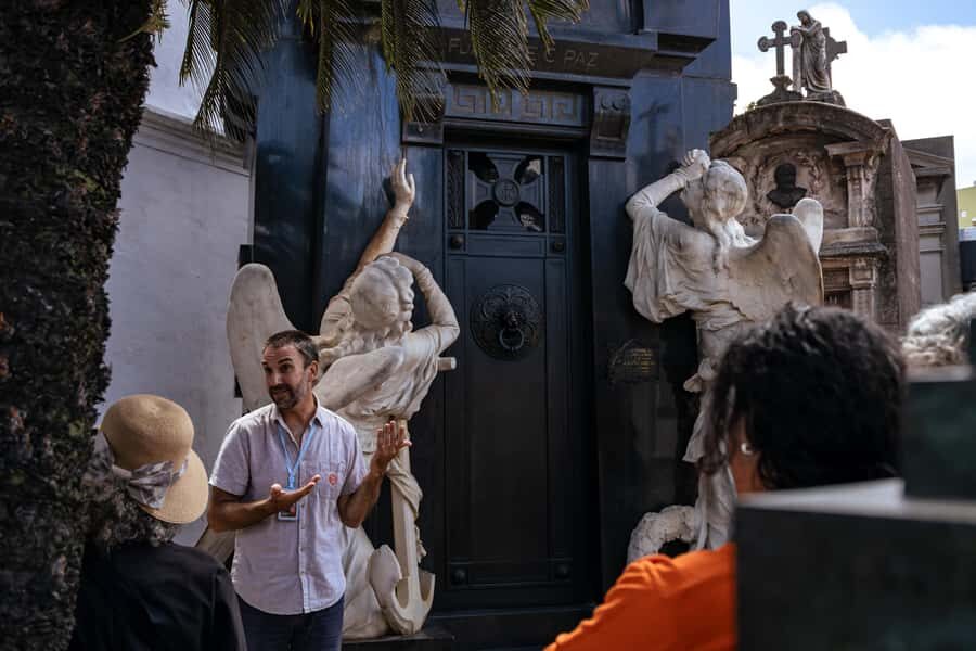 Recoleta Cemetery - Small Group Tour of History & Secrets - Why Recoleta Cemetery Feels Like Buenos Aires in Stone