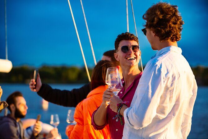Sailing with Wine Tasting in Buenos Aires - Río de la Plata at 4 pm: why this cruise feels special