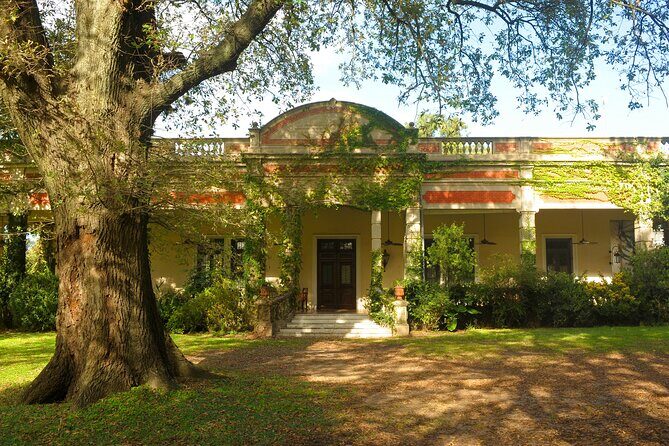 Tailor-made Day Tour to San Antonio de Areco & Estancia El Ombu - San Antonio de Areco: the walk that starts with the church and keeps going