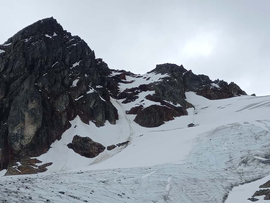 Trekking to Vinciguerra glacier and Tempanos lagoon - Glacier stop: photos, tea, lunch by icebergs, and warm morale