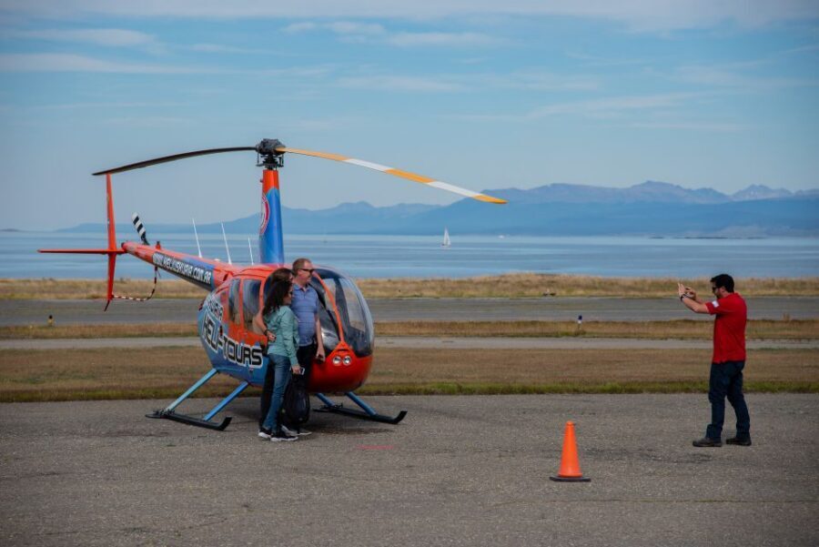 Ushuaia: Heart of the Andes Scenic Helicopter Adventure - Encajonado River Valley and the quiet pause for photos
