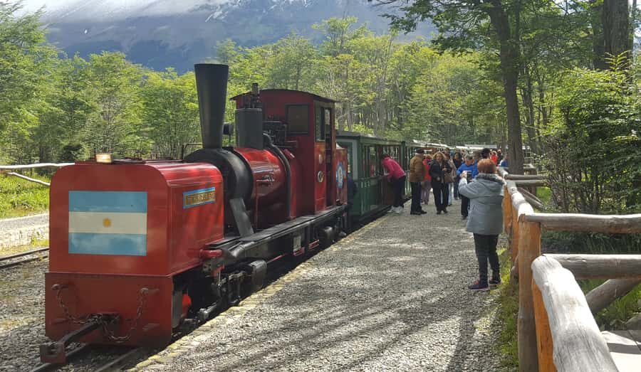 Ushuaia: Private Tour Tierra del Fuego National Park - Inside the park: a route tailored to hikes or sightseeing
