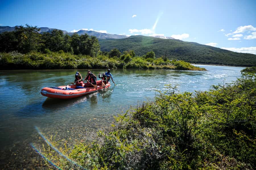 Ushuaia: Tierra del Fuego Trekking and Canoeing - Lunch in a Geodesic Dome: Warm Up, Refuel, Reset